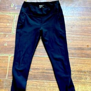 Bran new Mondetta Women size M leggings